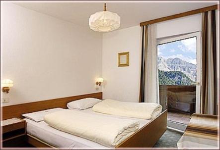 Garni Sayonara Hotel Selva di Val Gardena Room photo